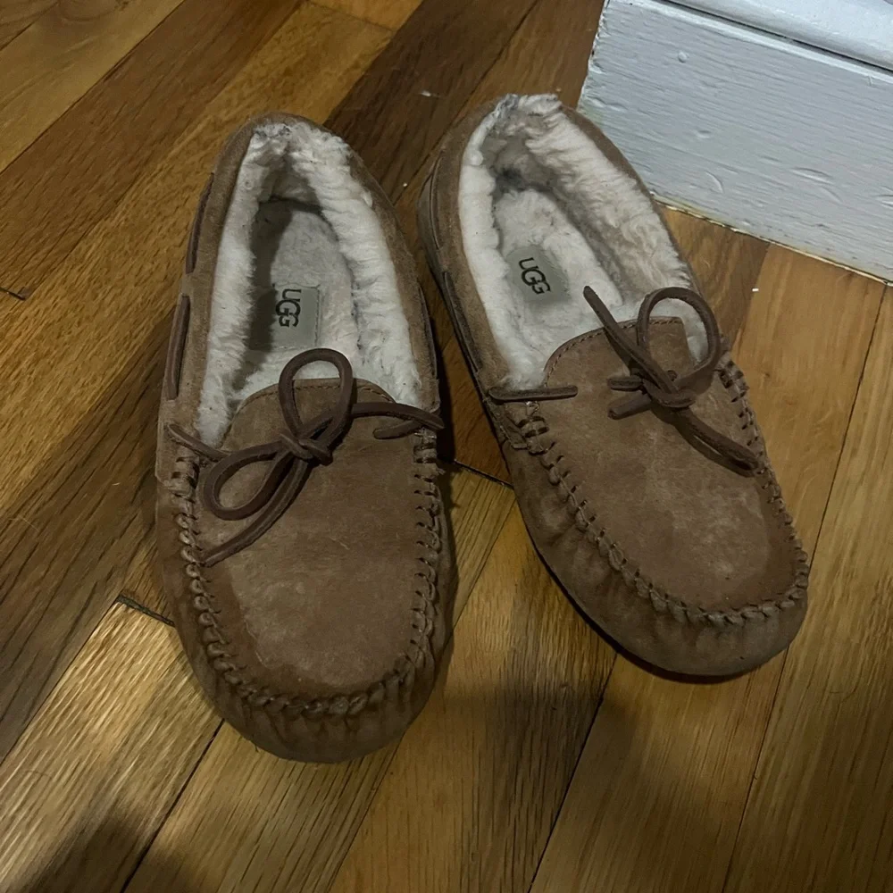 Ugg moccasins - Picture 1 of 5
